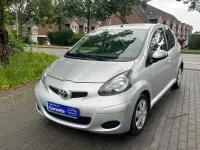 Gebraucht Toyota Aygo Cool 68 PS (50 kW) 2012 Silber Kleinwagen