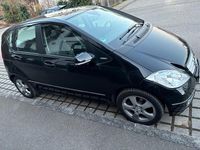 Używany Mercedes 200 103 KM (75 kW) 2010 Czarny Hatchback