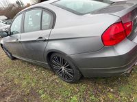 Gebraucht BMW 318 143 PS (105 kW) 2010 Grau Limousine