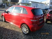 Gebraucht Mercedes B180 109 PS (80 kW) 2011 Rot Van / Kleinbus