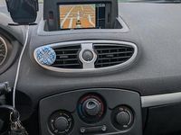 Gebraucht Renault Clio II 105 PS (77 kW) 2011 Blau Kleinwagen