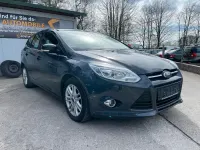 Usata Ford Focus Trend 140 CV (102 kW) 2013 Blu Berlina