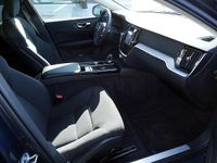 Gebraucht Volvo V60 257 PS (189 kW) 2022 Blau / denim blue (metallic) Kombi