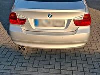 Gebraucht BMW 318 129 PS (94 kW) 2007 Silber Limousine