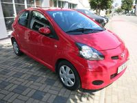 Gebraucht Toyota Aygo Basis 68 PS (50 kW) 2011 Rot Kleinwagen