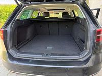 Gebraucht VW Passat Highline 220 PS (161 kW) 2017 Grau Kombi