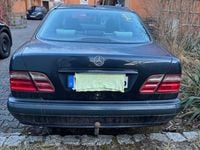 Gebraucht Mercedes E270 170 PS (125 kW) 2001 Schwarz Limousine