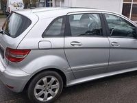 Gebraucht Mercedes B200 136 PS (100 kW) 2011 Silber Van / Kleinbus