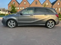 Gebraucht Mercedes B180 Style 122 PS (89 kW) 2015 Grau Van / Kleinbus