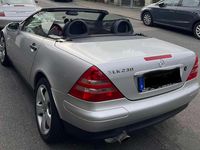 Gebraucht Mercedes SLK230 193 PS (141 kW) 1999 Silber Cabrio