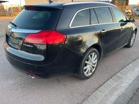 Usado Opel Insignia Innovation 194 HP (142 kW) 2013 Preto Carrinha