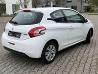 Gebraucht Peugeot 208 Active 68 PS (50 kW) 2014 Lack weiss banquise Kleinwagen