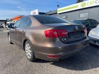 Gebraucht VW Jetta Comfortline 105 PS (77 kW) 2011 Braun Limousine