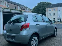 Gebraucht Toyota Yaris 69 PS (50 kW) 2009 Silber Kleinwagen