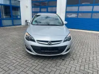 Gebraucht Opel Astra Selection 140 PS (102 kW) 2014 Silber Kombi