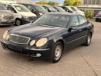 Gebraucht Mercedes E240 176 PS (129 kW) 2002 Blau Limousine