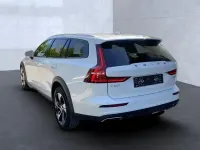 Gebraucht Volvo V60 CC Pro 197 PS (144 kW) 2022 Weiss Kombi