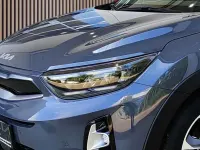 Gebraucht Kia Stonic Spirit 120 PS (88 kW) 2023 Perennialgrau met./rot SUV