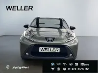Gebraucht Toyota Aygo 72 PS (52 kW) 2022 Cardamon green / night sky black (gruen) Kleinwagen