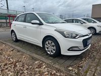 Gebraucht Hyundai i20 75 PS (55 kW) 2016 Weiß Kleinwagen