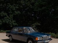 Gebraucht Mercedes 200 109 PS (80 kW) 1982 Blau Limousine