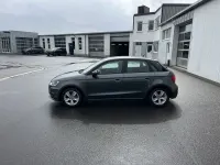 Gebraucht Audi A1 Sportback Basis 90 PS (66 kW) 2015 Grau Kleinwagen
