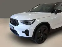 Neu Volvo XC40 Plus 163 PS (119 kW) 2026 Crystal white / metallic SUV