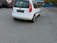 Gebraucht Skoda Roomster 80 PS (58 kW) 2011 Weiß Van / Kleinbus