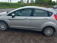 Gebraucht Ford Fiesta Ambiente 82 PS (60 kW) 2009 Silber Limousine