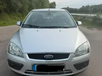 Używany Ford Focus Ghia 145 KM (106 kW) 2005 Szary Sedan/Limuzyna