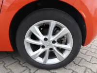 Używany Opel Corsa 101 KM (74 kW) 2023 Pomarańczowy Hatchback