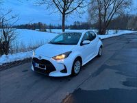 Gebraucht Toyota Yaris Hybrid 116 PS (85 kW) 2022 Weiß Limousine