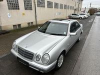 Gebraucht Mercedes E200 136 PS (100 kW) 1997 Grau Limousine