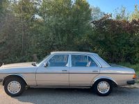 Gebraucht Mercedes E230 109 PS (80 kW) 1978 Grau Limousine