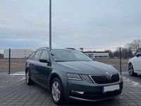 Gebraucht Skoda Octavia Clever 179 PS (131 kW) 2017 Grau Kombi