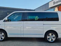 Gebraucht VW Multivan 204 PS (150 kW) 2023 Weiß Van / Kleinbus