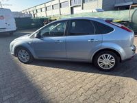 Gebraucht Ford Focus Ghia 116 PS (85 kW) 2005 Blau Limousine