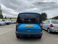 Second-hand VW Caddy 102 CP (75 kW) 2023 Albastru Monovolum