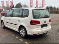 Gebraucht VW Touran Trendline 105 PS (77 kW) 2012 Weiß Van / Kleinbus