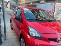 Gebraucht Toyota Aygo 68 PS (50 kW) 2013 Rot Kleinwagen