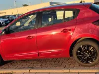 Gebraucht Renault Mégane III LIMITED 110 PS (80 kW) 2015 Rot Limousine