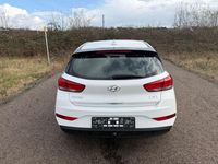Gebraucht Hyundai i30 Select 116 PS (85 kW) 2022 Weiß Kombi
