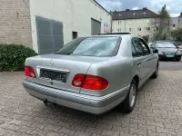 Gebraucht Mercedes E240 Elegance 170 PS (125 kW) 1998 Silber Limousine