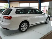 Gebraucht VW Passat Basis 150 PS (110 kW) 2022 Weiß Kombi