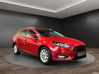 Gebraucht Ford Focus Titanium 125 PS (91 kW) 2018 Rot Kombi
