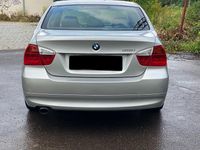 Gebraucht BMW 318 130 PS (95 kW) 2007 Silber Limousine