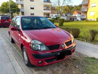 Second-hand Renault Clio II 75 CP (55 kW) 2004 Roșu Hatchback