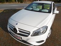 Gebraucht Mercedes A180 122 PS (89 kW) 2015 Weiß Limousine