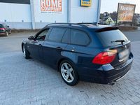 Gebraucht BMW 320 163 PS (119 kW) 2008 Blau Kombi