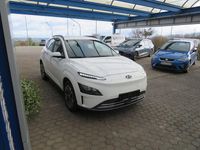 Gebraucht Hyundai Kona Select 100 kW (136 PS) 2022 Atlas white / sol SUV